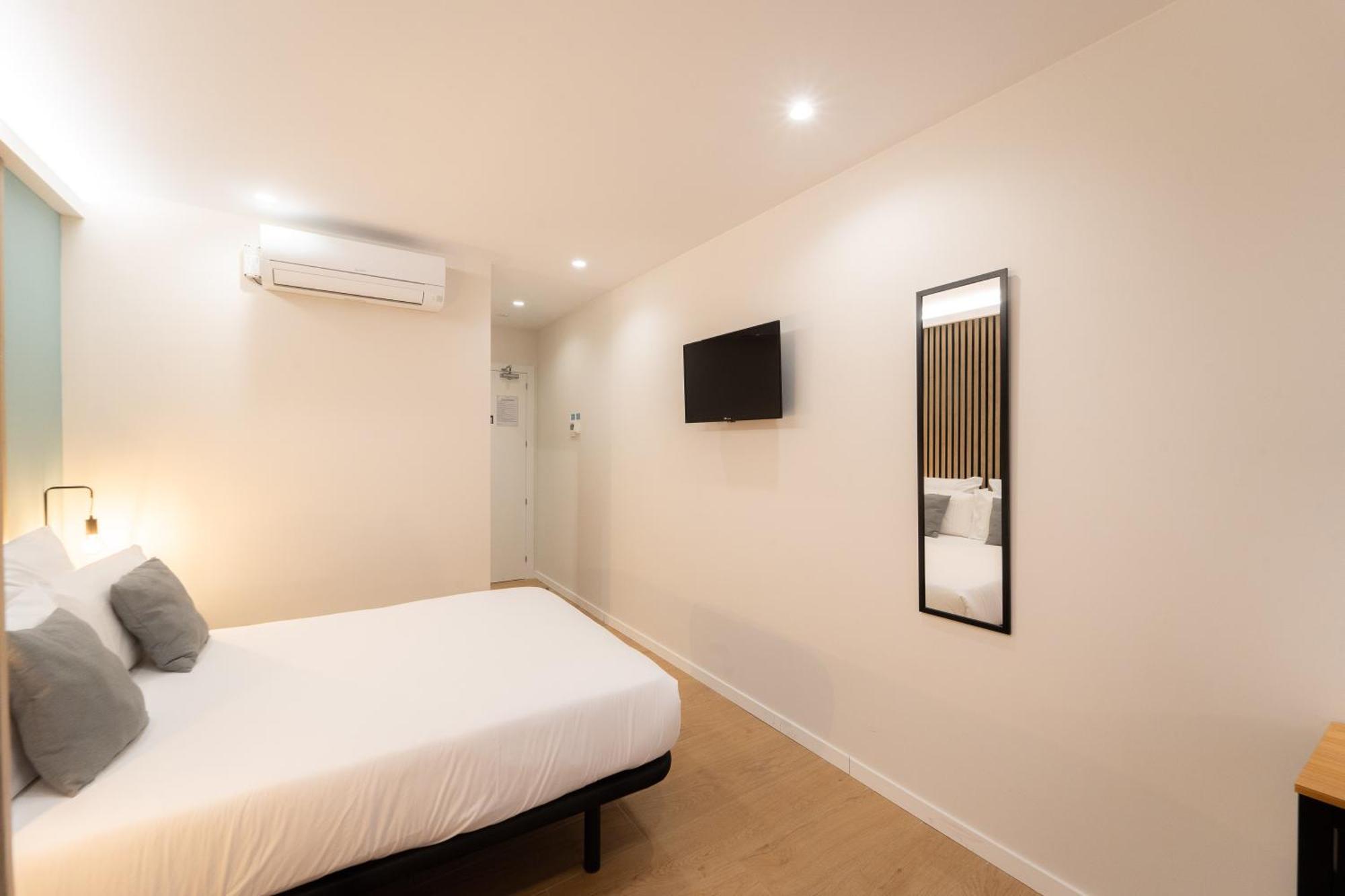 I'M Room Suites Nuevos Ministerios - Bernabeu 'Digital Access' Madrid Room photo