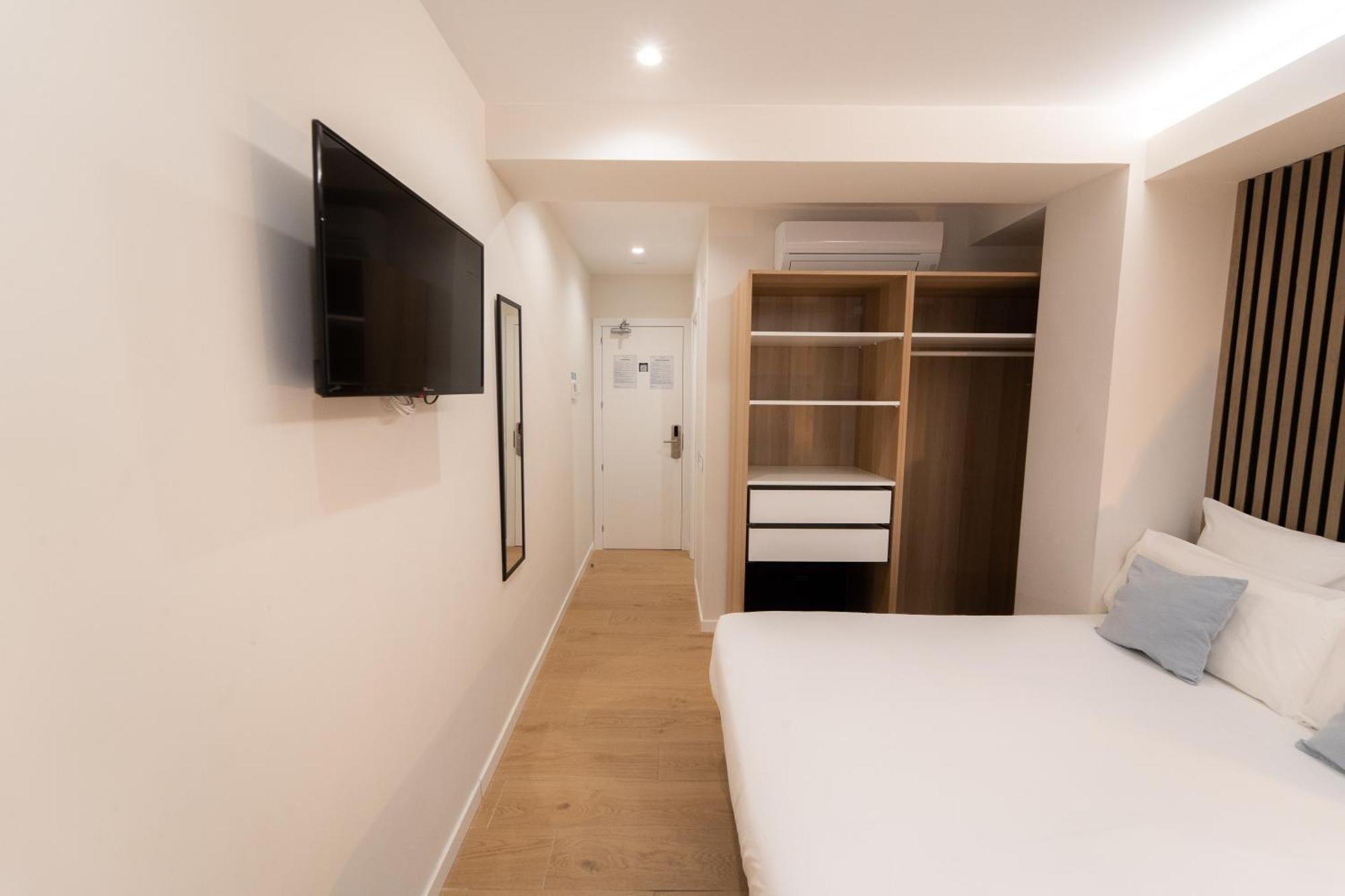 I'M Room Suites Nuevos Ministerios - Bernabeu 'Digital Access' Madrid Room photo